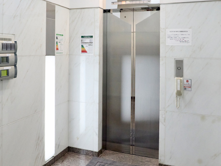 エレベーターで3Fへ